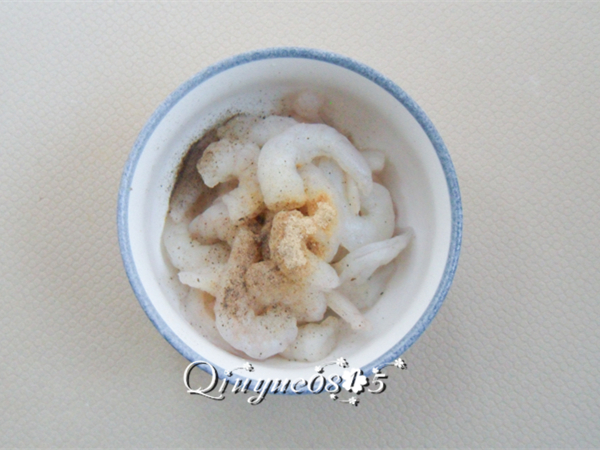 多边形翡翠三鲜饺子的做法步骤:4