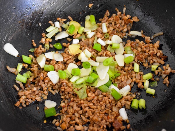 香辣肉酱豆腐的做法步骤:6