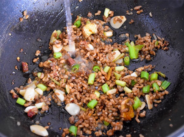 香辣肉酱豆腐的做法步骤:7