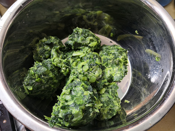 小白菜猪肉饼的做法步骤:2