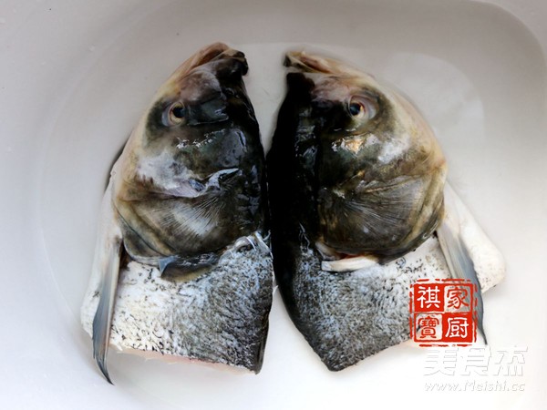 【祺宝家厨】  文蛤鱼头豆腐汤的做法步骤：1