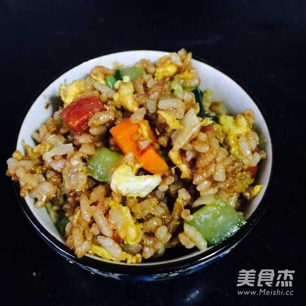酱油什锦炒饭的做法步骤:5