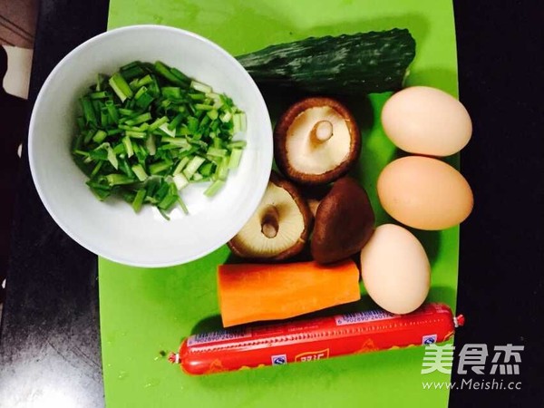 酱油什锦炒饭的做法步骤:2