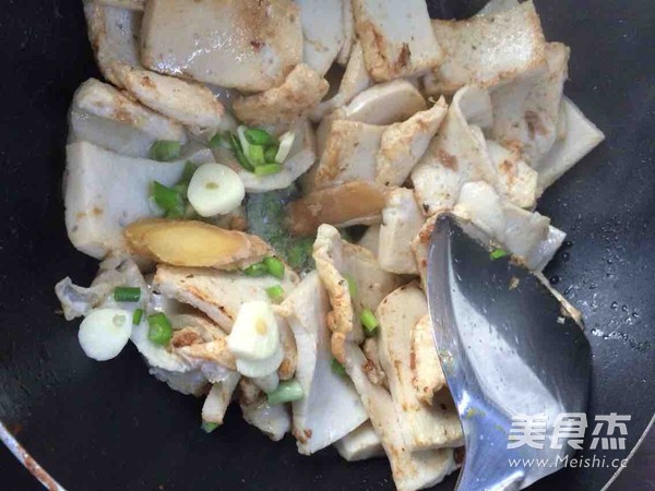 素炒千页豆腐的做法步骤：2