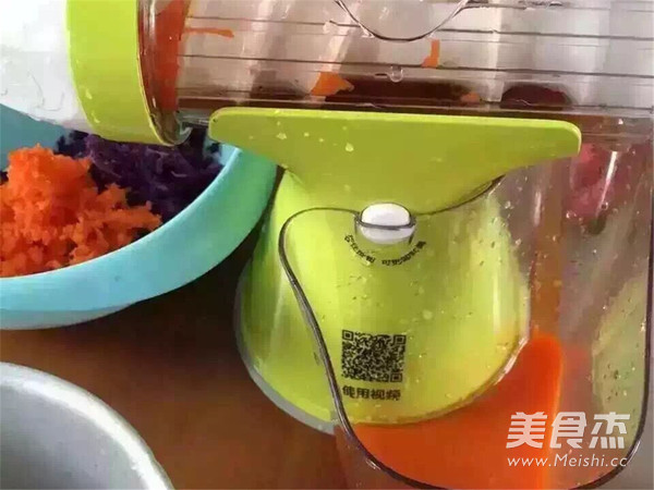 彩色面条的做法步骤：1