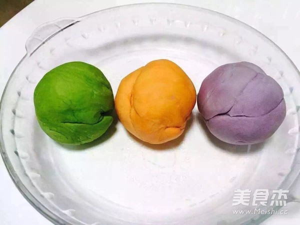 彩色面条的做法步骤:3