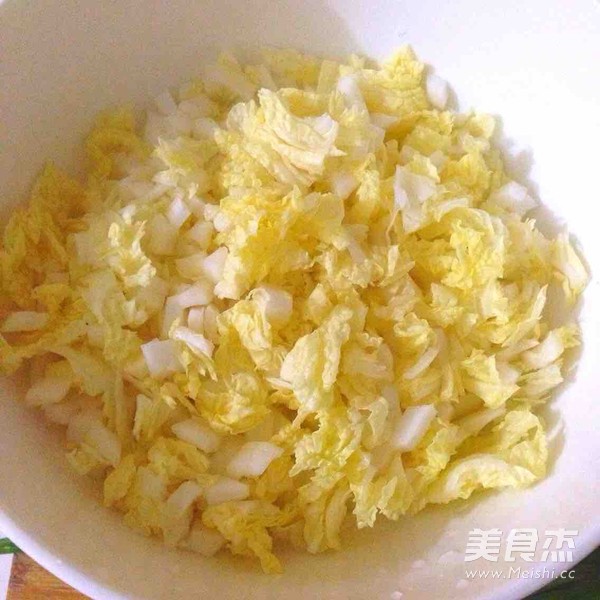 娃娃菜猪肉馅饺子的做法步骤：1