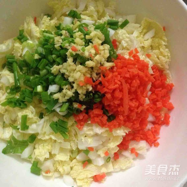 娃娃菜猪肉馅饺子的做法步骤:4
