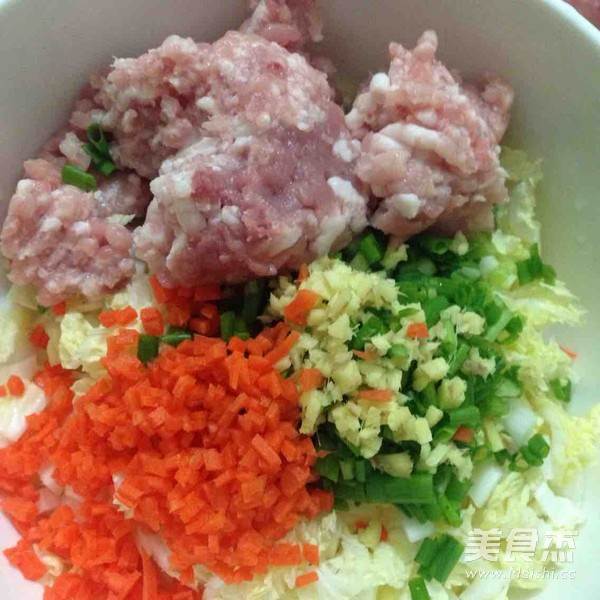 娃娃菜猪肉馅饺子的做法步骤:5