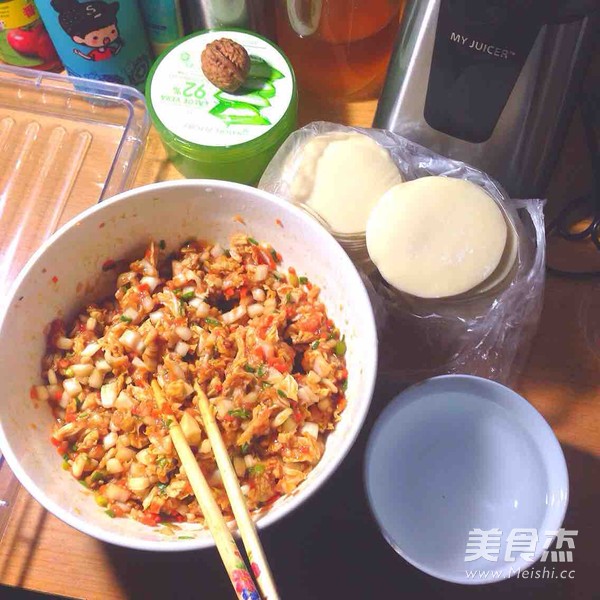 娃娃菜猪肉馅饺子的做法步骤:8