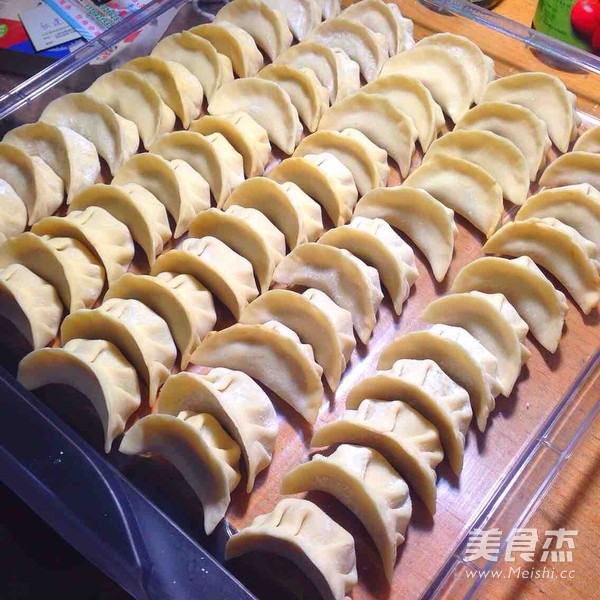 娃娃菜猪肉馅饺子的做法步骤:11