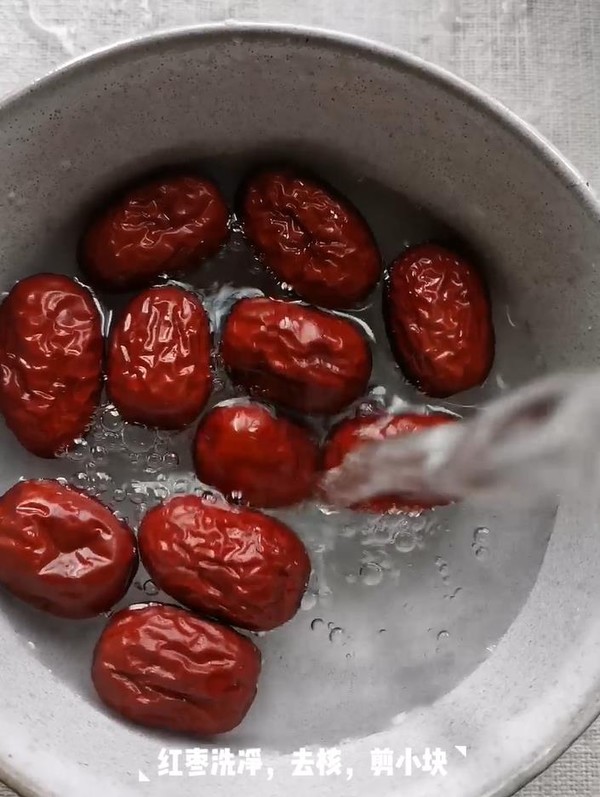 红枣核桃花生露的做法步骤:2