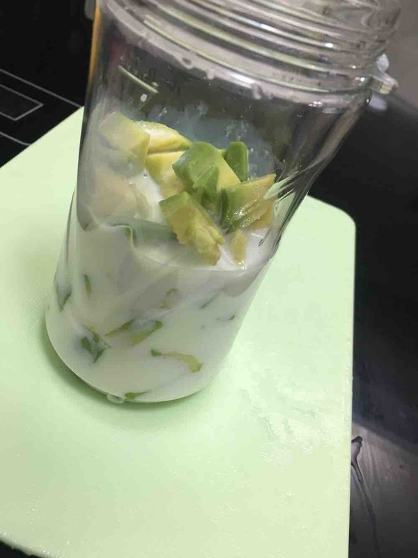 牛油果芒果酸奶布丁的做法步骤:3