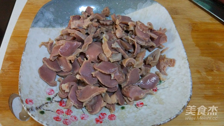 红烧鸡胗的做法步骤：1