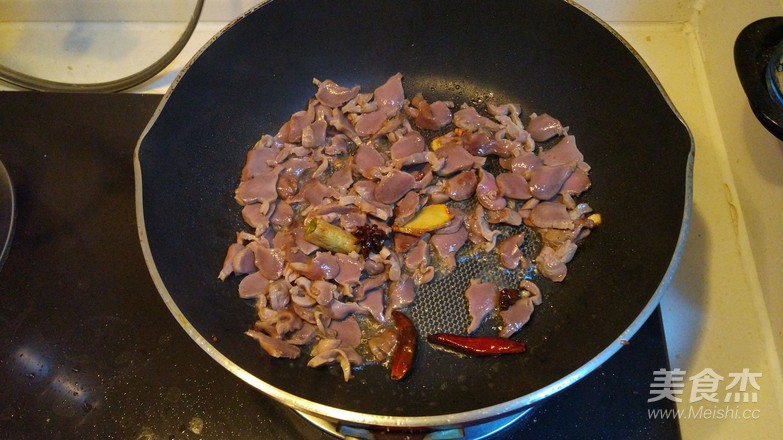 红烧鸡胗的做法步骤：3