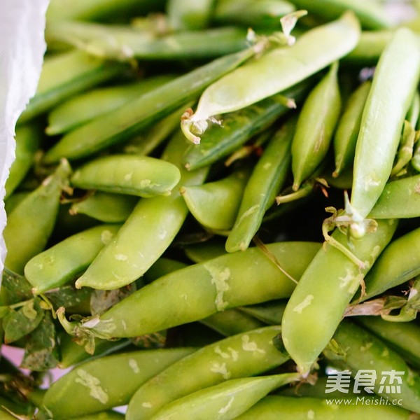 素炒豌豆的做法步骤：1