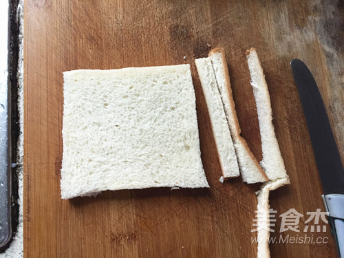 蛋炒饭吐司盅的做法步骤:2