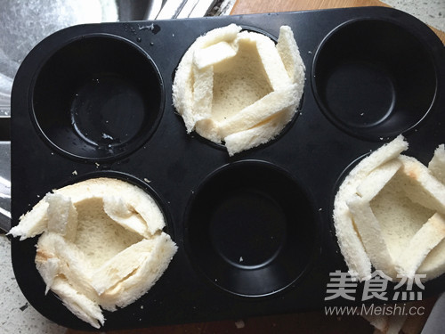 蛋炒饭吐司盅的做法步骤:6
