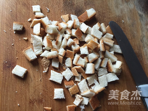 蛋炒饭吐司盅的做法步骤:7