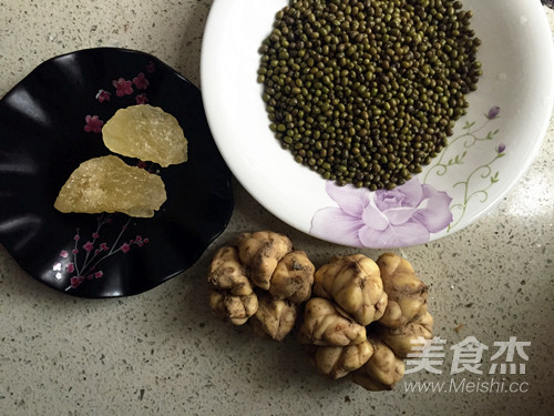 绿豆百合汤的做法步骤：1