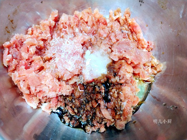 猪肉白菜饺子的做法步骤：1