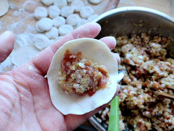 白菜饺子的做法步骤:4