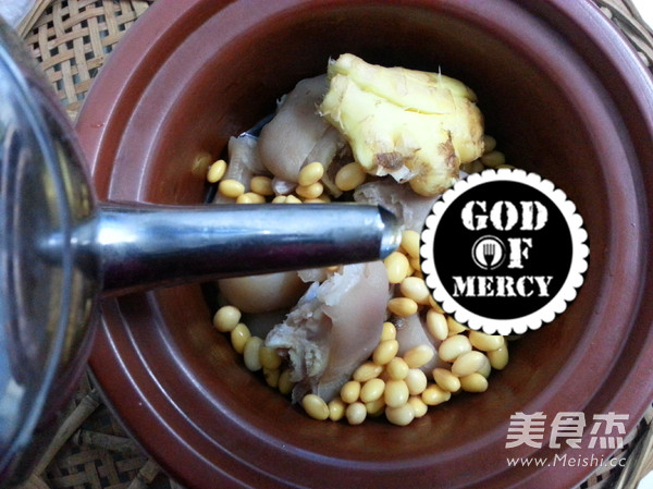 媲美熊掌的美味佳肴黄豆猪蹄汤的做法步骤:7