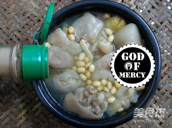 媲美熊掌的美味佳肴黄豆猪蹄汤的做法步骤:9