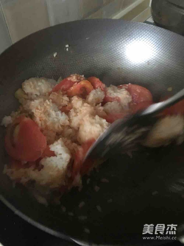 西红柿炒饭的做法步骤：5