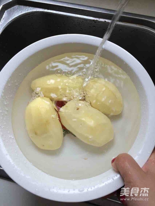土豆红烧肉的做法步骤:9