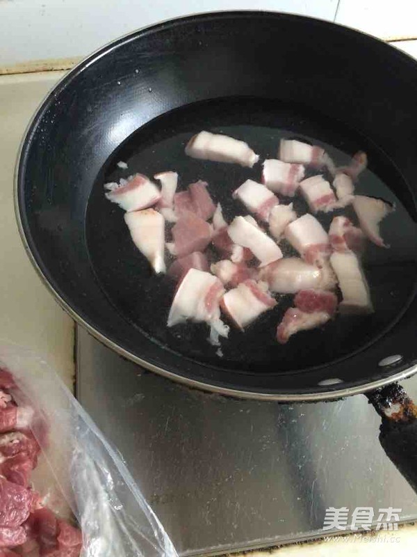 土豆红烧肉的做法步骤:9