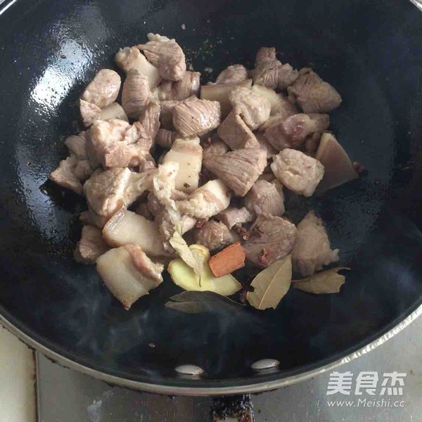 土豆红烧肉的做法步骤:9