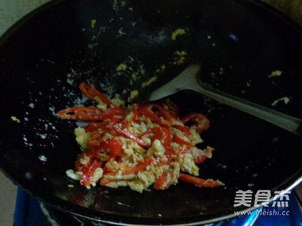 红辣椒炒鸡蛋的做法步骤:4