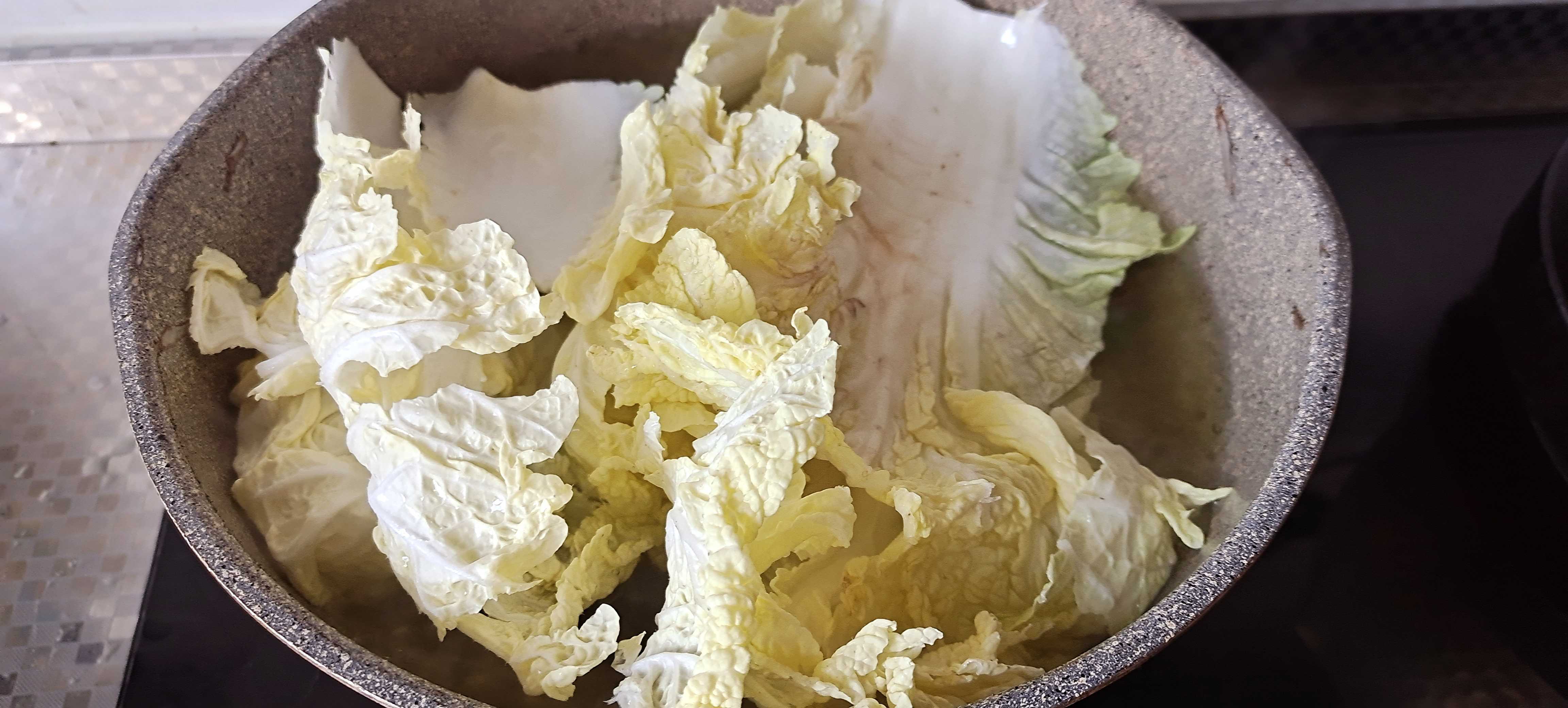 冬至大如年冬至就要吃饺子…白菜胡萝卜猪肉饺子的做法步骤:2