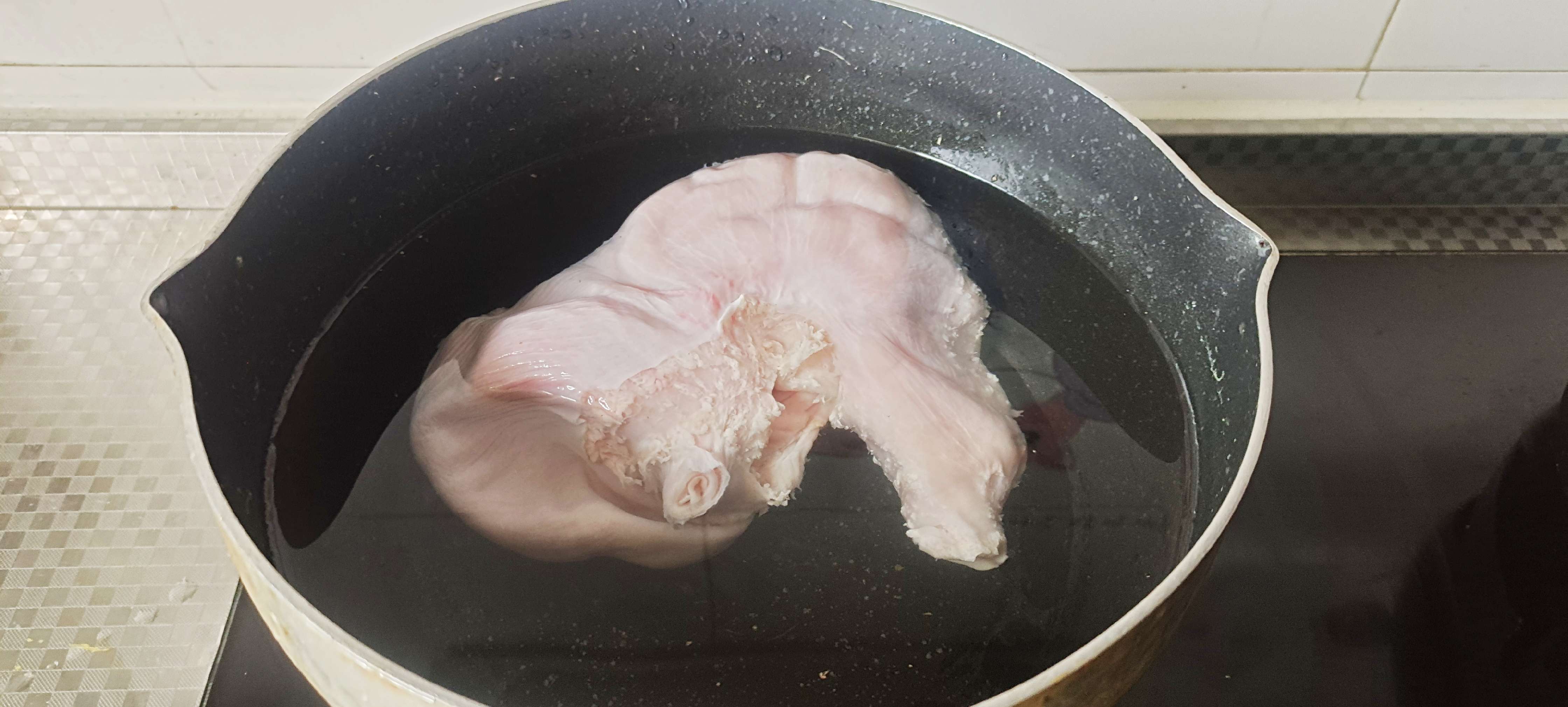 冬至大如年冬季一碗猪肚汤暖身又暖胃~黄芪白菜猪肚汤的做法步骤：1