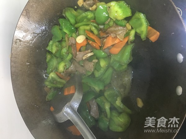 大辣椒炒肉的做法步骤：10