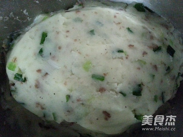 葱香牛肉土豆饼的做法步骤：4