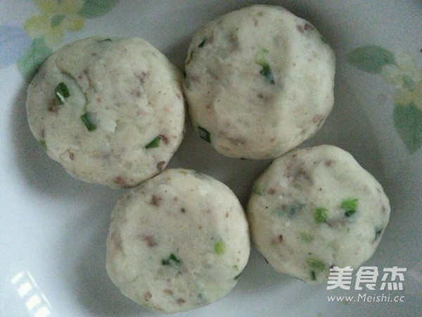 葱香牛肉土豆饼的做法步骤：5