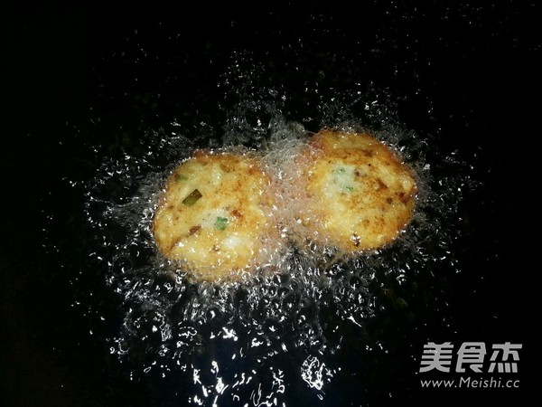 葱香牛肉土豆饼的做法步骤：6