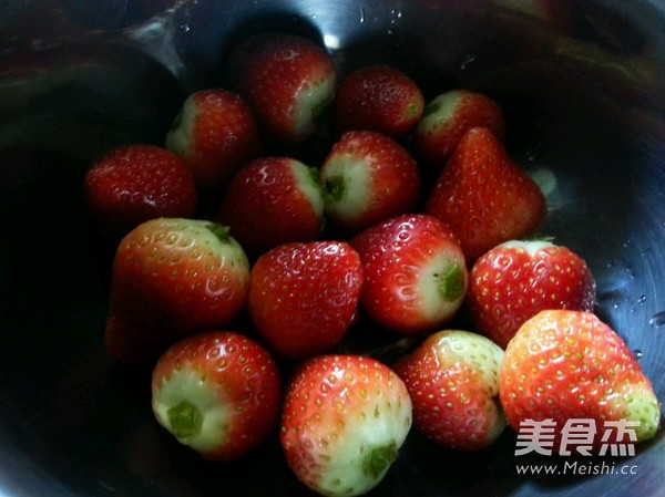 冰糖葫芦草莓串的做法步骤:3