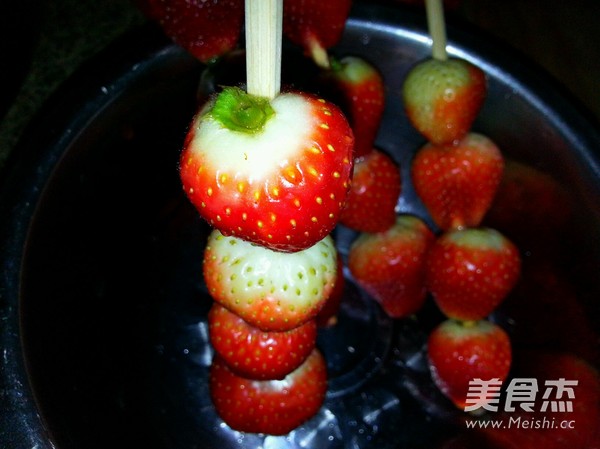 冰糖葫芦草莓串的做法步骤:6