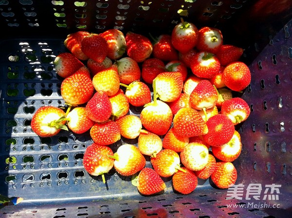 冰糖葫芦草莓串的做法步骤:2