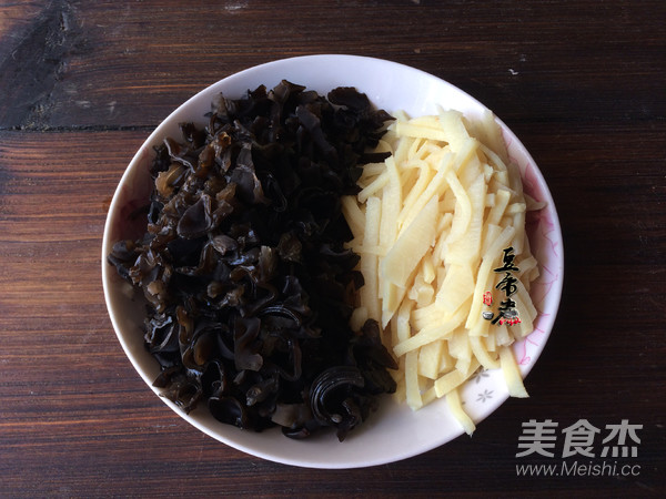 鱼香三蔬的做法步骤：2