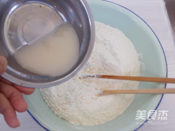 芹菜胡萝卜馅饼的做法步骤：1
