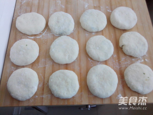 芹菜胡萝卜馅饼的做法步骤:16