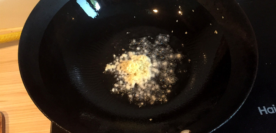 螃蟹味的番茄炒蛋的做法步骤：1