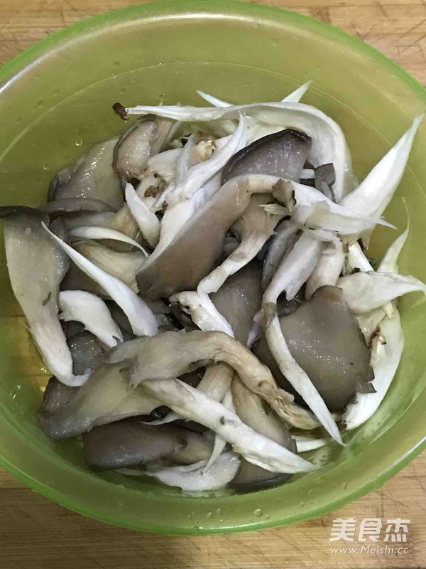 养生乌鸡汤的做法步骤:1