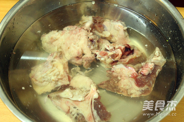 韩式牛尾汤的做法步骤：1