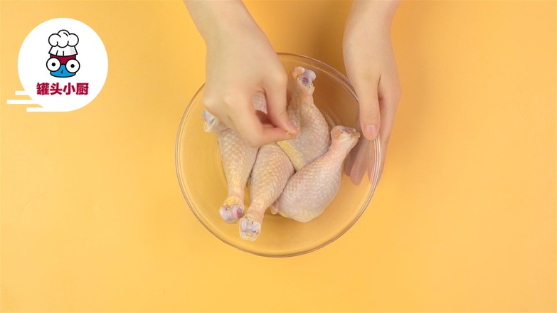 电饭煲香草烤鸡腿的做法步骤：1