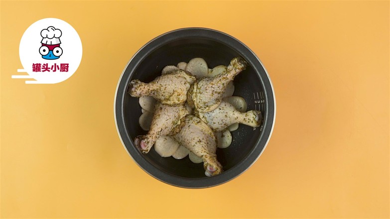 电饭煲香草烤鸡腿的做法步骤:4